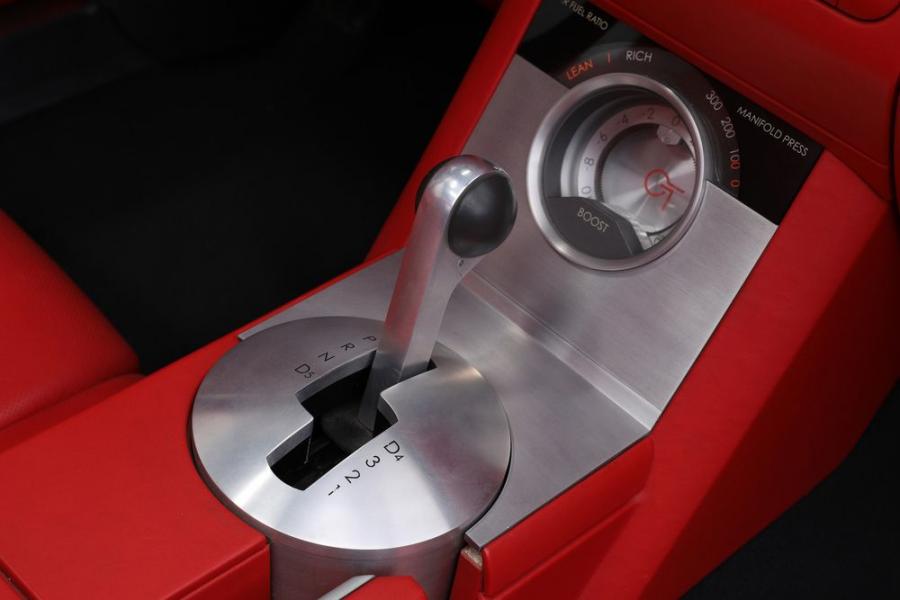 Детали интерьера Ford Mustang GT Convertible Concept 2004 года  (фото 42 из 51)
